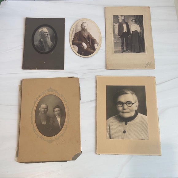 VINTAGE BLACK & WHITE PICTURES FAMILY PORTRAITS - Picture 6 of 7